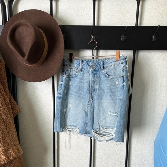 H&M Dresses & Skirts - H&M NWT lightwash distressed denim jean pencil skirt classic 90s y2k summer